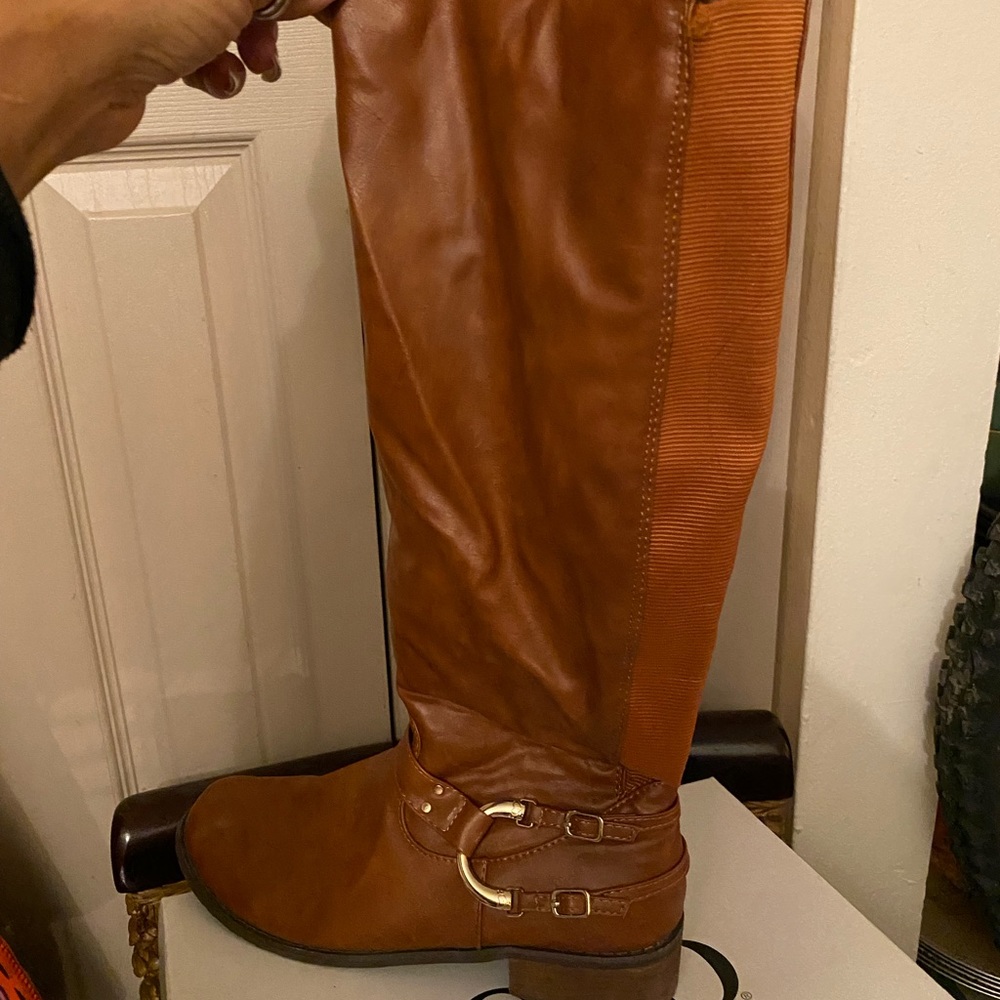 Women’s boot’s slightly over the knee